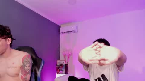 Snapshot of handsomeboys19 chatting on June 30, 2026, 8:43 pm leonardfarrucknick and otis online show from June 30, 2026, 8:43 pm