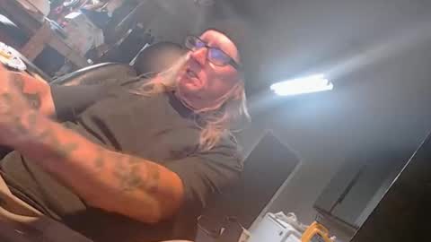 handystud33 online show from April 1, 2026, 10:38 am