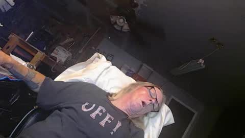 handystud33 online show from April 12, 2026, 2:44 pm