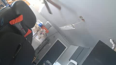 handystud33 online show from April 17, 2026, 5:05 pm