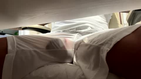 hangit0ut online show from March 5, 2025, 12:55 pm