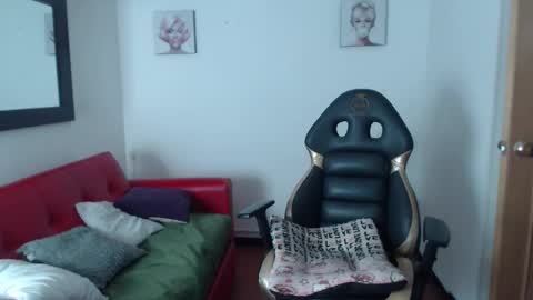 hanna_lamber online show from March 29, 2026, 11:21 am