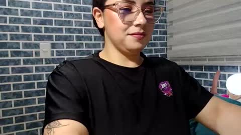 hanna_moons online show from April 22, 2026, 2:36 am