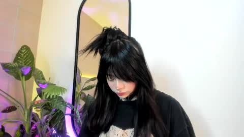 Hanna  online show from May 18, 2026, 12:11 pm