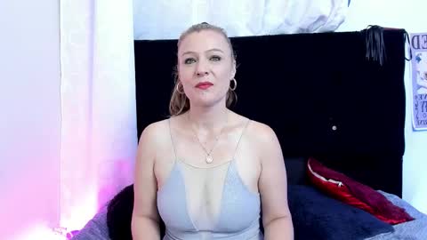 hanna_vell11 online show from February 3, 2026, 3:15 am