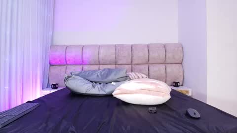 Hanna Becker online show from December 5, 2025, 3:26 am