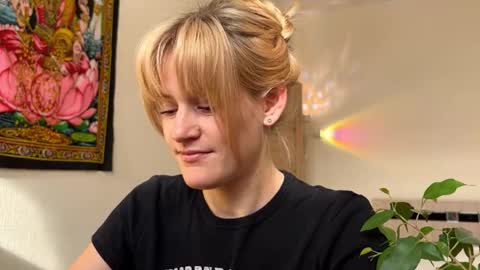 hannah levis  online show from March 19, 2026, 6:39 am