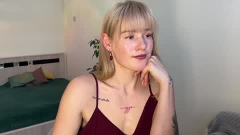 hannah levis  online show from April 4, 2026, 2:25 pm