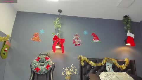 HANNAH MILLER online show from December 20, 2024, 11:21 am