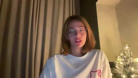 hannahinto online show from December 15, 2025, 5:12 am