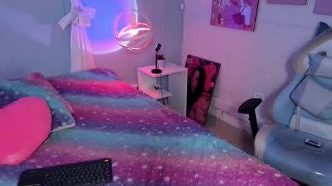 Snapshot of hannahpage chatting on November 4, 2025, 12:04 pm Hannah online show from November 4, 2025, 12:04 pm