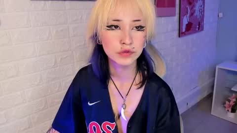 Snapshot of hannahpage chatting on November 19, 2025, 12:27 pm Hannah online show from November 19, 2025, 12:27 pm