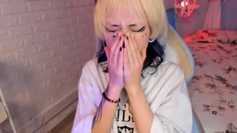 Snapshot of hannahpage chatting on November 20, 2025, 1:00 pm Hannah online show from November 20, 2025, 1:00 pm