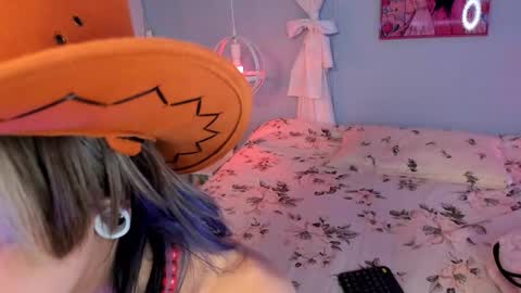 Snapshot of hannahpage chatting on December 3, 2025, 12:36 pm Hannah online show from December 3, 2025, 12:36 pm