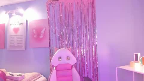 Snapshot of hannahpage chatting on March 27, 2026, 12:16 pm Hannah online show from March 27, 2026, 12:16 pm