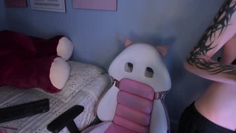 Snapshot of hannahpage chatting on May 24, 2026, 4:23 pm Hannah online show from May 24, 2026, 4:23 pm