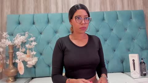 Snapshot of hannnafoxx chatting on December 18, 2024, 10:19 am online show from December 18, 2024, 10:19 am