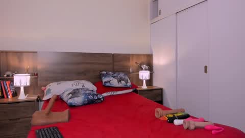 taylor live   online show from February 7, 2025, 9:15 pm