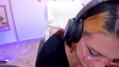 Snapshot of hannybelle__ chatting on September 25, 2025, 6:22 pm Hanny online show from September 25, 2025, 6:22 pm