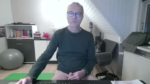 Snapshot of hanse_1 chatting on December 11, 2024, 4:42 pm Hanse online show from December 11, 2024, 4:42 pm