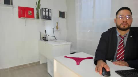 Happer Quinn  Mr Hale online show from December 19, 2025, 11:17 am