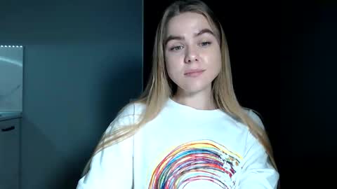 Snapshot of happy_fox_ chatting on November 21, 2025, 9:24 pm happy_fox_ online show from November 21, 2025, 9:24 pm