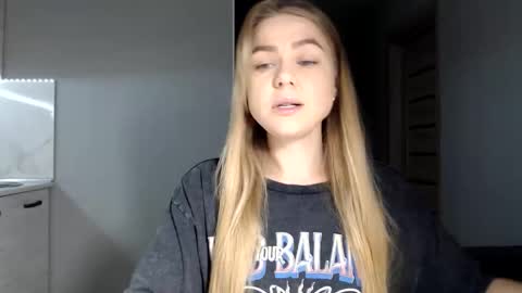 Snapshot of happy_fox_ chatting on November 27, 2025, 3:25 pm happy_fox_ online show from November 27, 2025, 3:25 pm