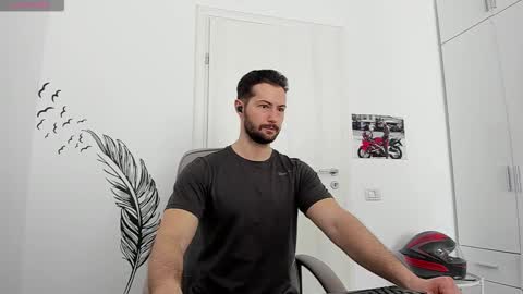 Snapshot of hard_chriss chatting on February 19, 2026, 10:00 am Hard Cock online show from February 19, 2026, 10:00 am