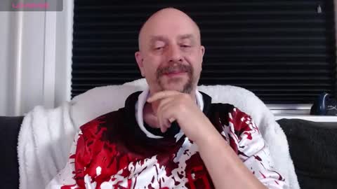Snapshot of hardmrlazy chatting on December 2, 2024, 6:10 pm MrLazy online show from December 2, 2024, 6:10 pm