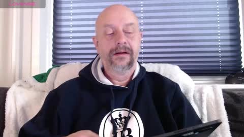Snapshot of hardmrlazy chatting on December 4, 2024, 12:25 pm MrLazy online show from December 4, 2024, 12:25 pm
