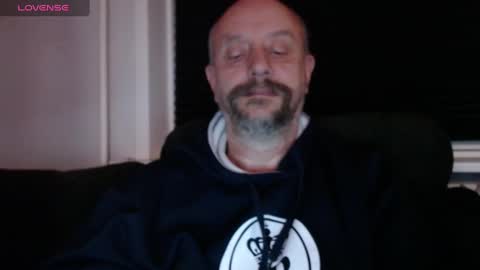 Snapshot of hardmrlazy chatting on December 26, 2024, 3:20 pm MrLazy online show from December 26, 2024, 3:20 pm
