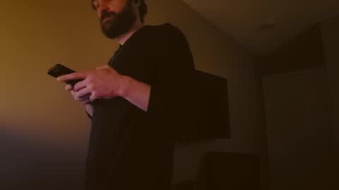 Snapshot of hardswtch chatting on December 8, 2024, 2:18 am Tom online show from December 8, 2024, 2:18 am