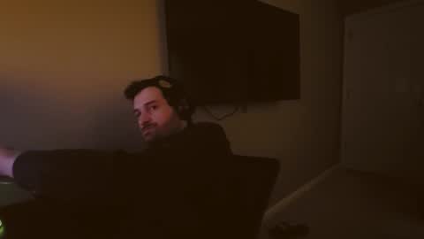 Snapshot of hardswtch chatting on December 11, 2024, 8:39 pm Tom online show from December 11, 2024, 8:39 pm