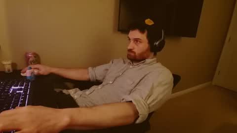 Snapshot of hardswtch chatting on December 17, 2024, 12:23 am Tom online show from December 17, 2024, 12:23 am