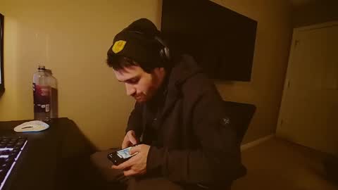 Snapshot of hardswtch chatting on December 19, 2024, 12:34 am Tom online show from December 19, 2024, 12:34 am