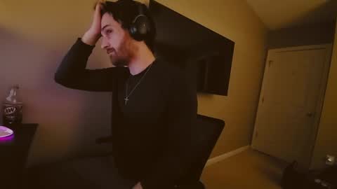 Snapshot of hardswtch chatting on December 21, 2024, 12:42 am Tom online show from December 21, 2024, 12:42 am