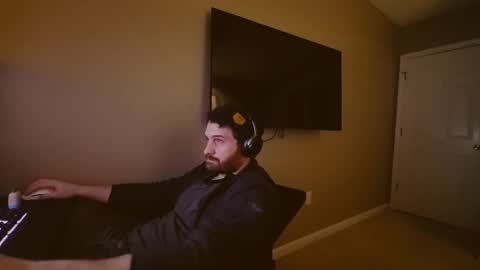 Snapshot of hardswtch chatting on December 31, 2024, 12:32 am Tom online show from December 31, 2024, 12:32 am