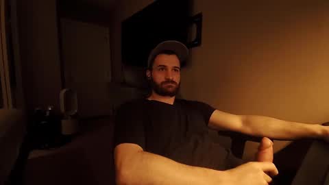 Snapshot of hardswtch chatting on September 10, 2025, 7:41 am Tom online show from September 10, 2025, 7:41 am