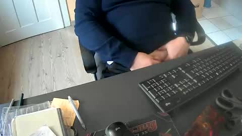 Snapshot of hardy3251 chatting on November 11, 2025, 11:10 am hardy3251 online show from November 11, 2025, 11:10 am