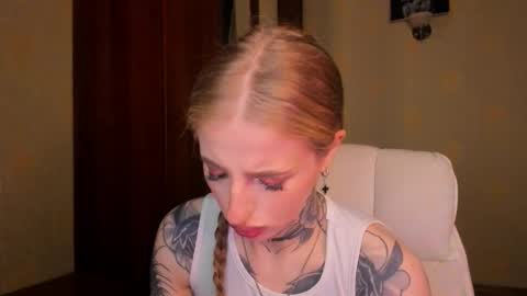 Snapshot of harley_kimm chatting on October 17, 2025, 5:32 am Julia online show from October 17, 2025, 5:32 am