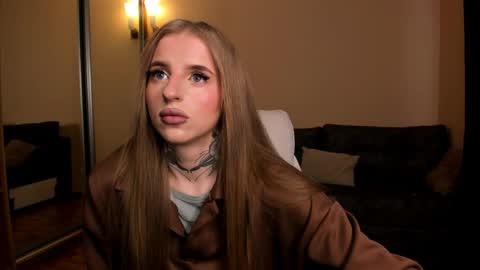 Julia online show from April 7, 2026, 5:08 am