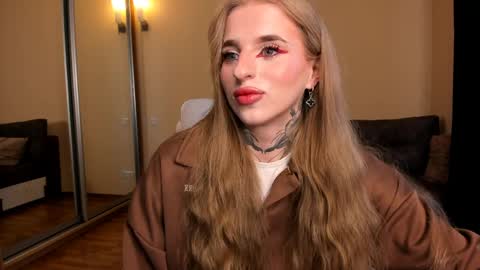 Julia online show from April 9, 2026, 5:51 am