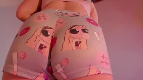 Annie online show from December 4, 2025, 6:12 am