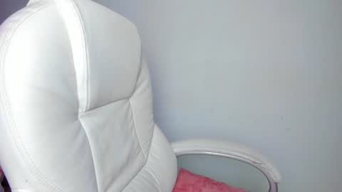 harleyqueen_robbie online show from December 4, 2024, 7:23 pm