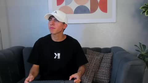   H  K   online show from September 26, 2025, 1:26 pm