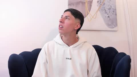   H  K   online show from October 19, 2025, 1:06 am