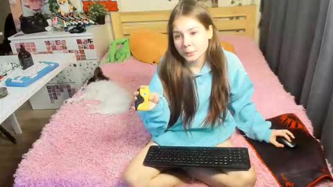 Snapshot of hateemotions chatting on October 21, 2025, 4:08 pm HateEmotions online show from October 21, 2025, 4:08 pm