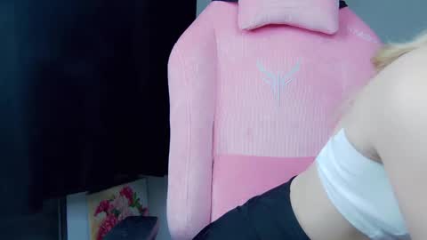 Anna online show from December 15, 2025, 1:32 am