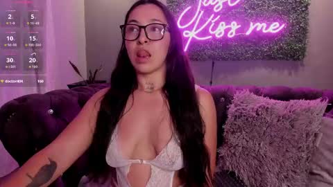 Snapshot of haze_vibes chatting on May 16, 2026, 2:19 am Maria online show from May 16, 2026, 2:19 am