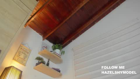 Snapshot of hazel_shy chatting on December 14, 2024, 1:39 am Im Hazel online show from December 14, 2024, 1:39 am